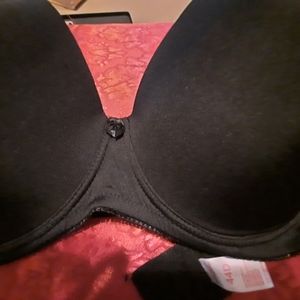 2 new bras (1 black & 1 green)
